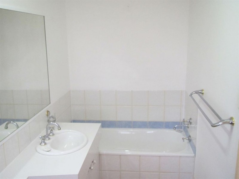 8 Waitomo Street, Broadbeach Waters QLD 4218