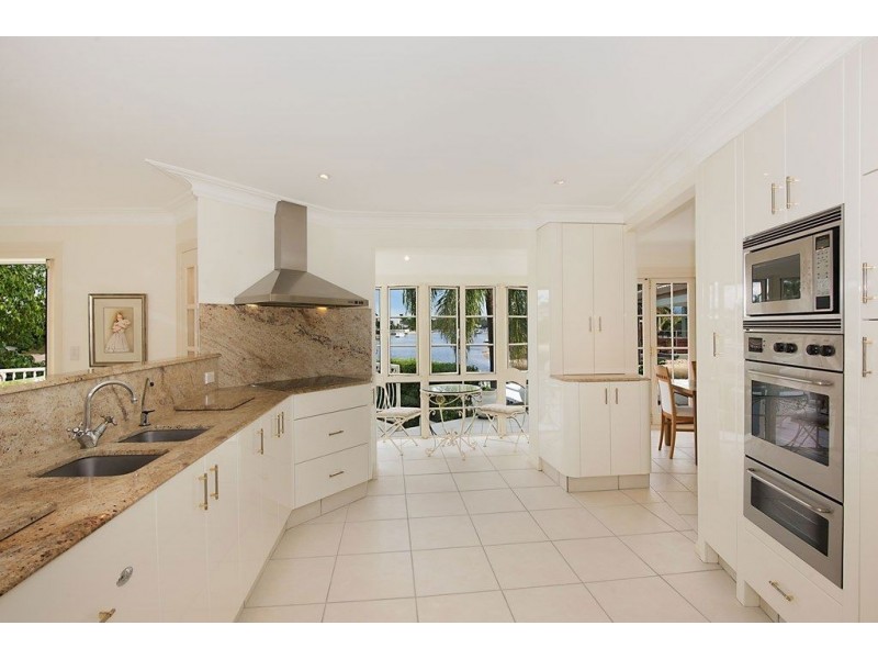 142 Monaco Street, Broadbeach Waters QLD 4218