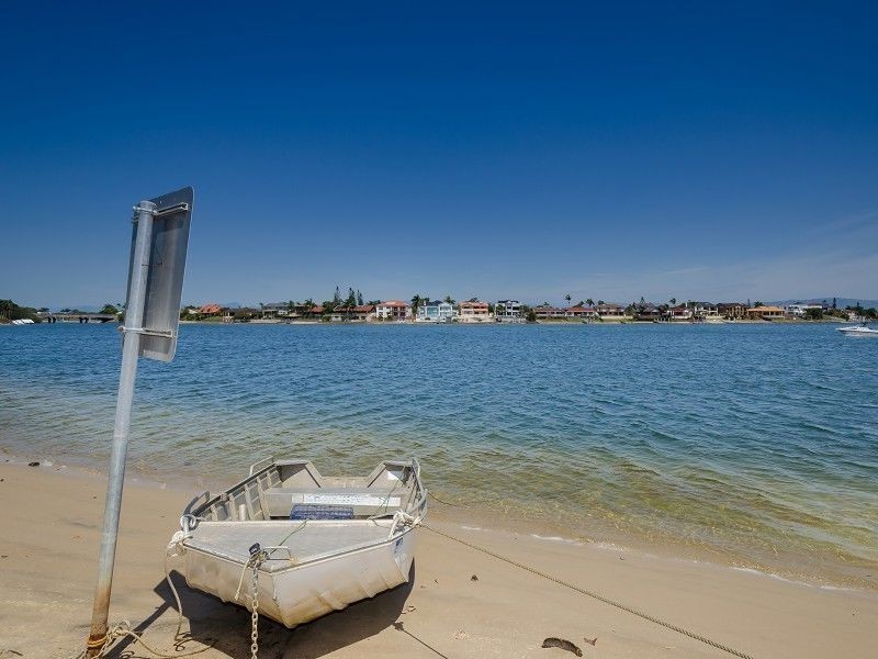 1/29 Duet Drive, Mermaid Waters QLD 4218