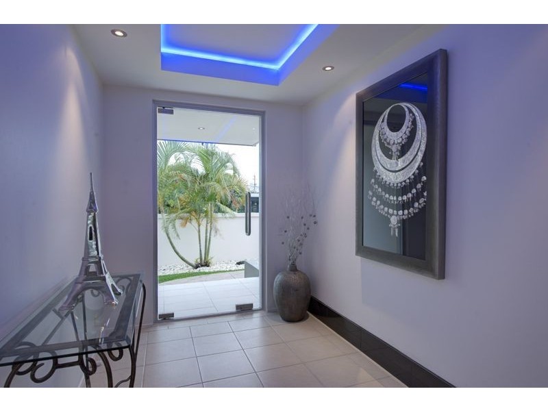 23 Lakeside Ave, Broadbeach Waters QLD 4218