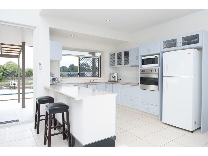 23 Lakeside Ave, Broadbeach Waters QLD 4218