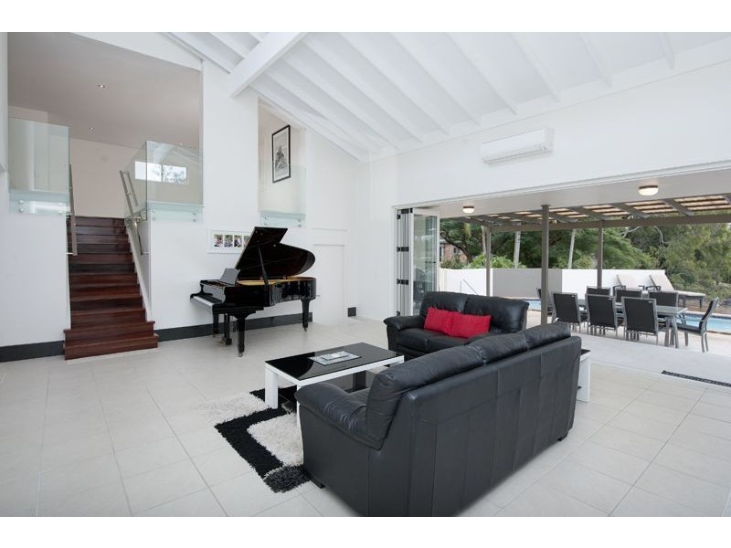 23 Lakeside Ave, Broadbeach Waters QLD 4218