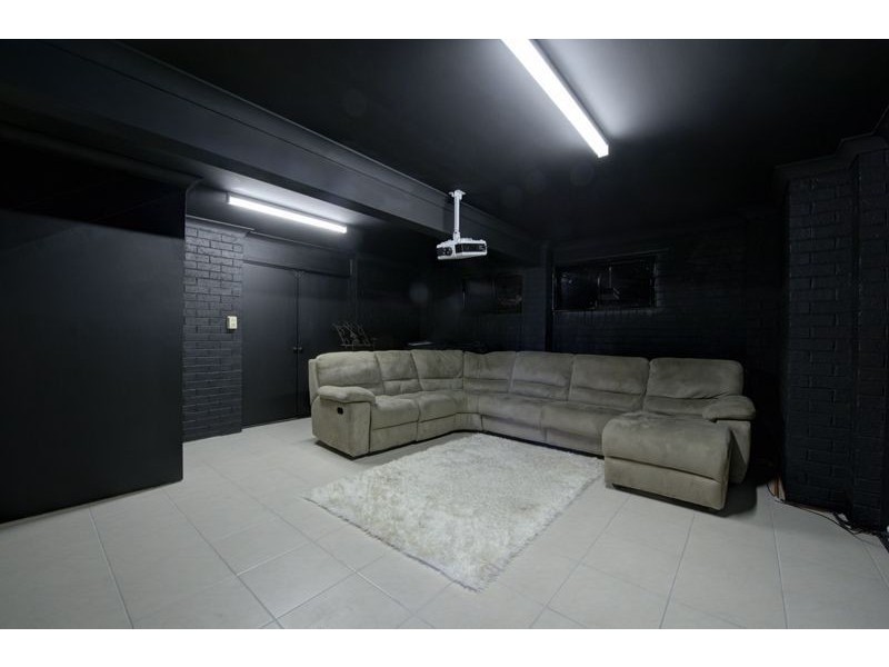 23 Lakeside Ave, Broadbeach Waters QLD 4218