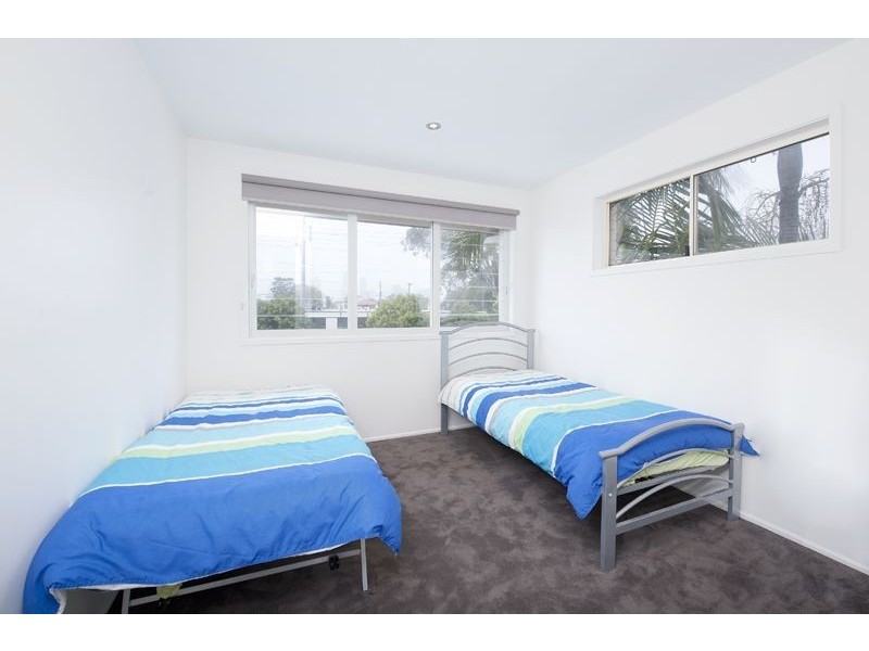 23 Lakeside Ave, Broadbeach Waters QLD 4218
