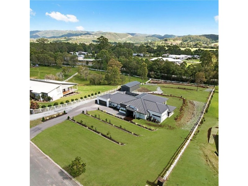 17 Huntington Drive, Maudsland QLD 4210