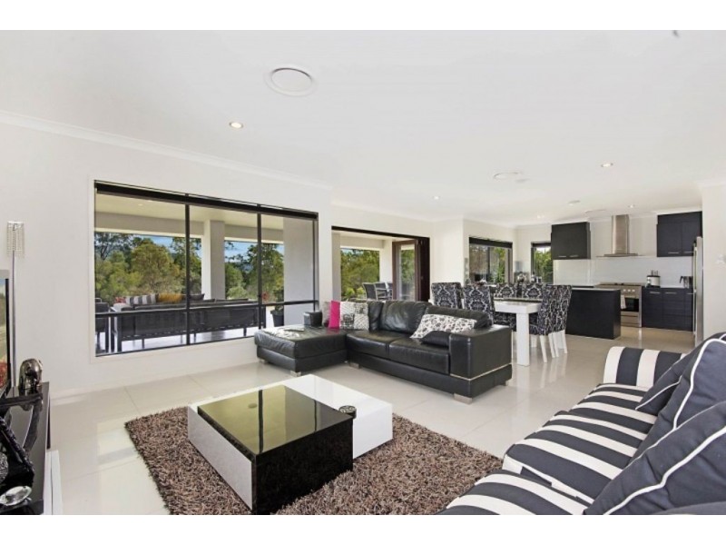 17 Huntington Drive, Maudsland QLD 4210