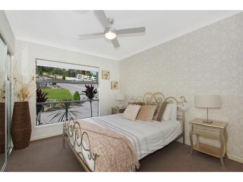 17 Huntington Drive, Maudsland QLD 4210