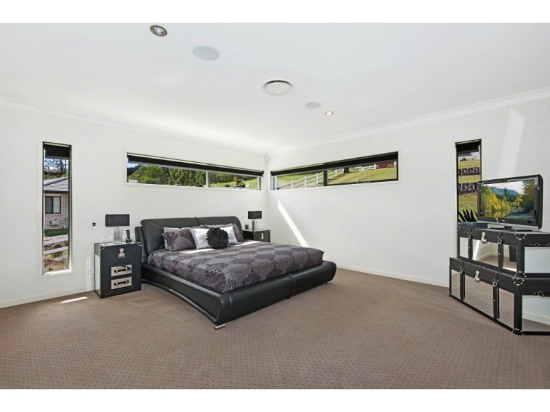 17 Huntington Drive, Maudsland QLD 4210