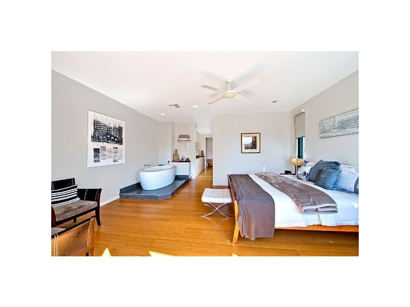 2/24 Teal Avenue, Paradise Point QLD 4216