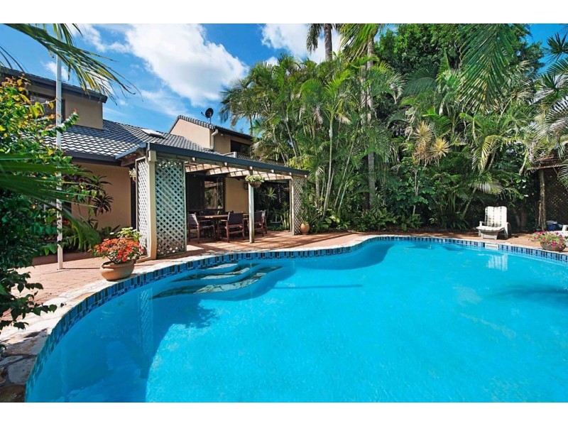 19 Henning Court, Mermaid Waters QLD 4218