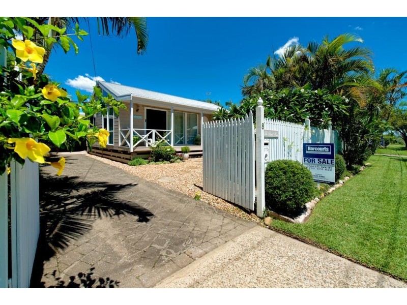 8 Donald Ave, Paradise Point QLD 4216