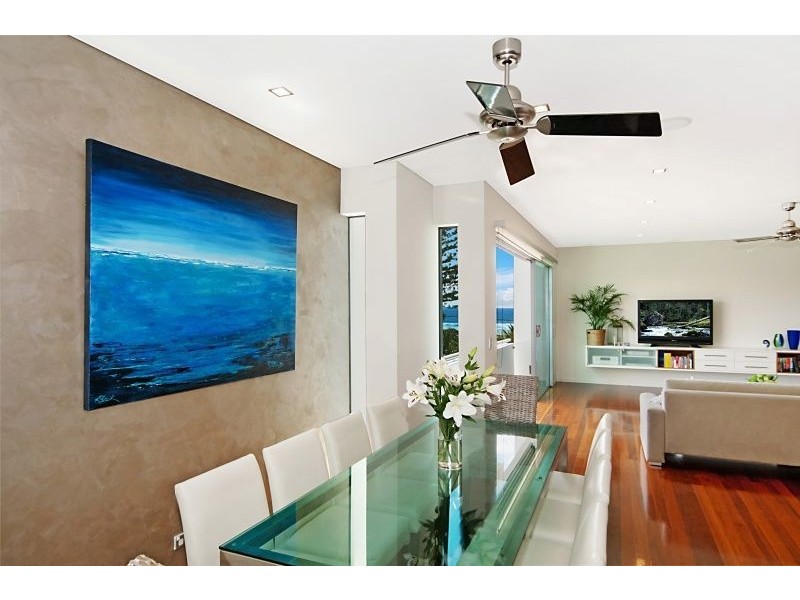 2/4 Ninth Ave, Palm Beach QLD 4221