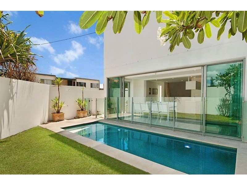 2/4 Ninth Ave, Palm Beach QLD 4221