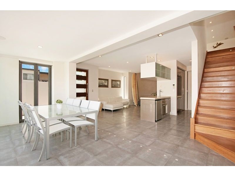 2/4 Ninth Ave, Palm Beach QLD 4221