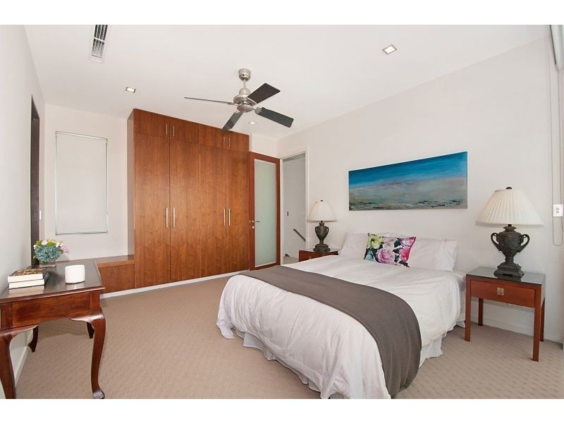 2/4 Ninth Ave, Palm Beach QLD 4221