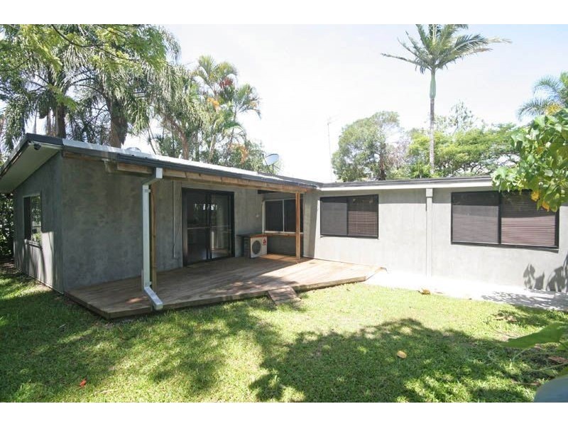 33 Clam Street, Runaway Bay QLD 4216