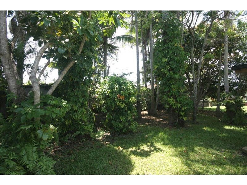 33 Clam Street, Runaway Bay QLD 4216