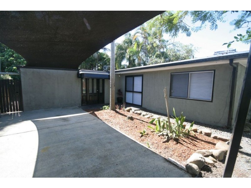 33 Clam Street, Runaway Bay QLD 4216