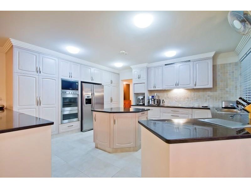 42 Cabana Blvd, Benowa Waters QLD 4217