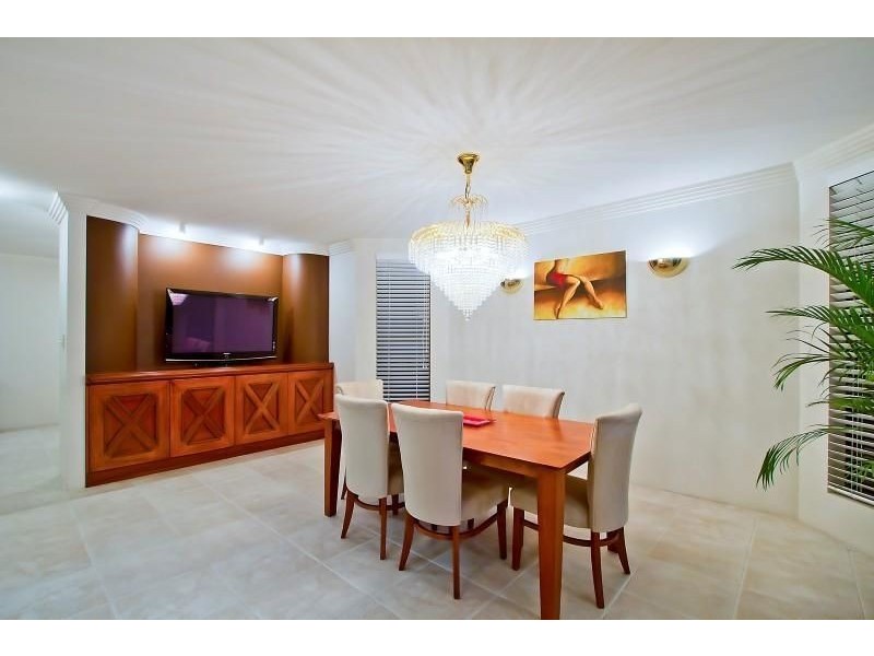 42 Cabana Blvd, Benowa Waters QLD 4217