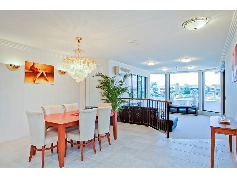 42 Cabana Blvd, Benowa Waters QLD 4217