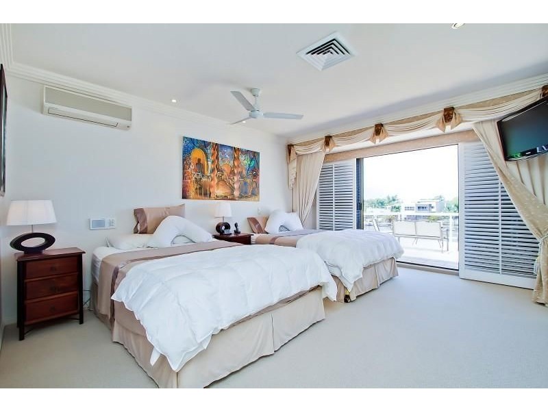 42 Cabana Blvd, Benowa Waters QLD 4217