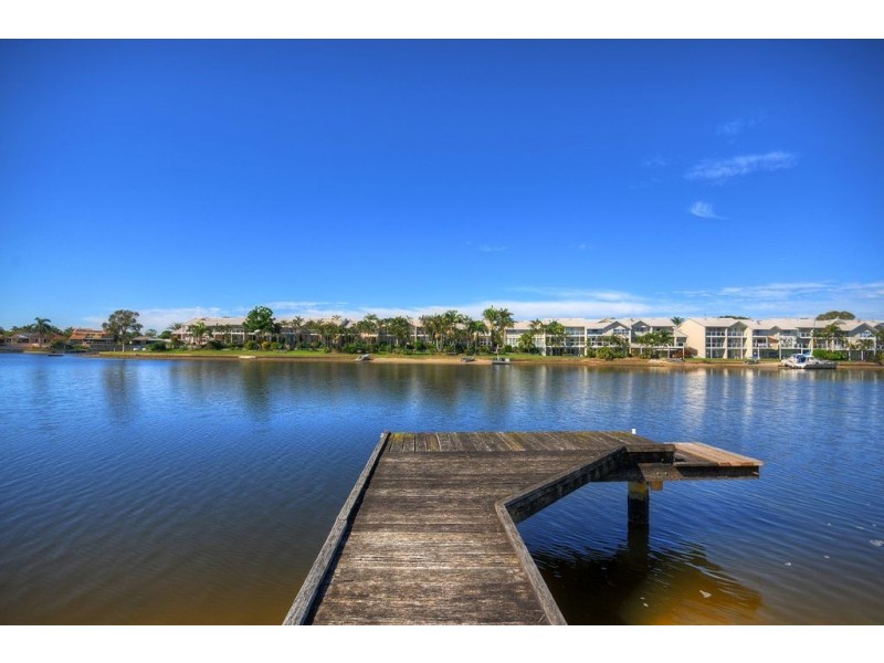 17 Winch Crt, Mermaid Waters QLD 4218
