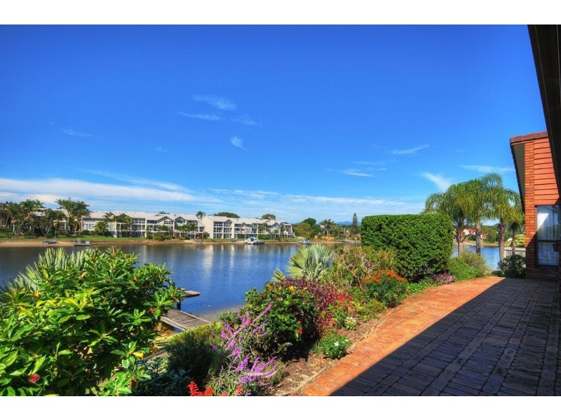 17 Winch Crt, Mermaid Waters QLD 4218