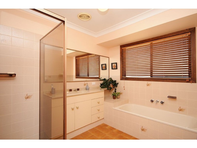 17 Winch Crt, Mermaid Waters QLD 4218