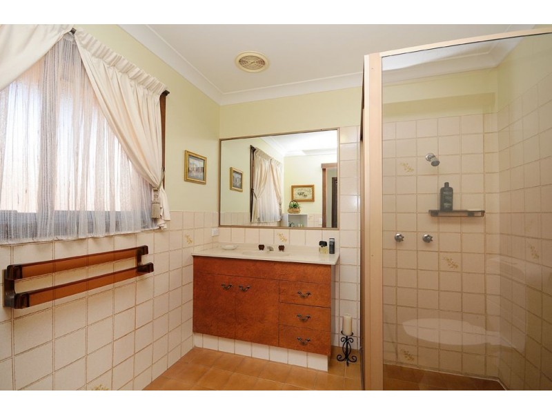 17 Winch Crt, Mermaid Waters QLD 4218