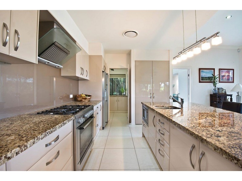 1 Colchester Court, Maudsland QLD 4210