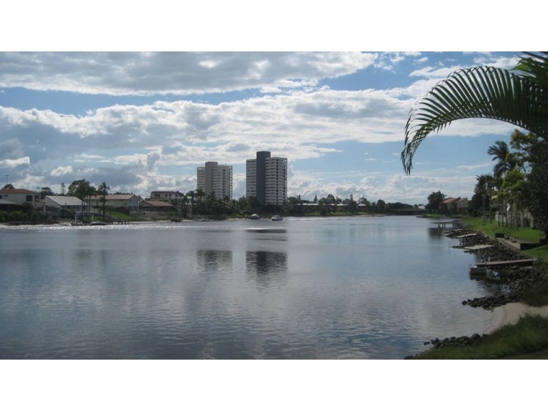 1/8 Aquila Court, Mermaid Waters QLD 4218