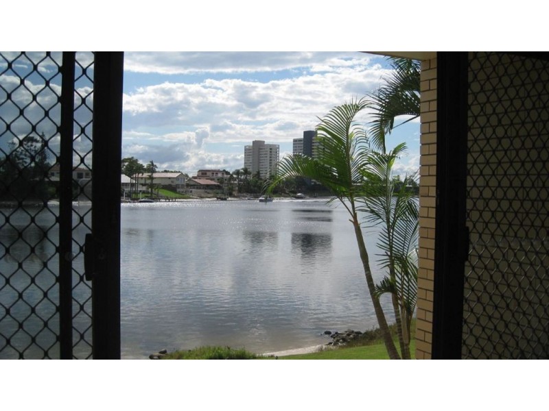 1/8 Aquila Court, Mermaid Waters QLD 4218