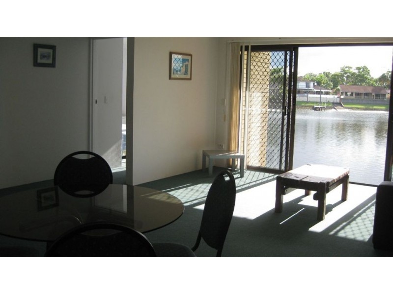 1/8 Aquila Court, Mermaid Waters QLD 4218