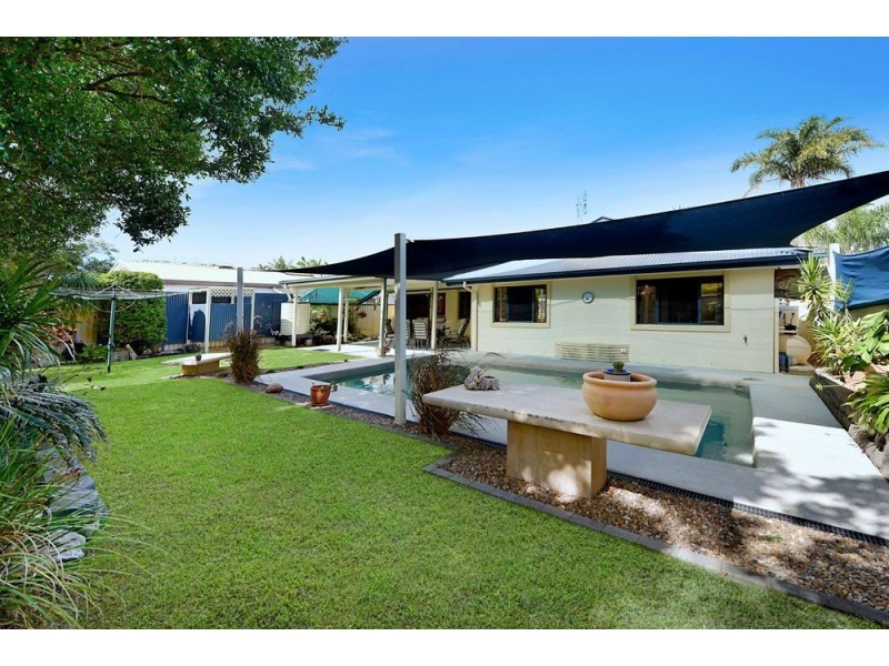 25 Drake Avenue, Paradise Point QLD 4216