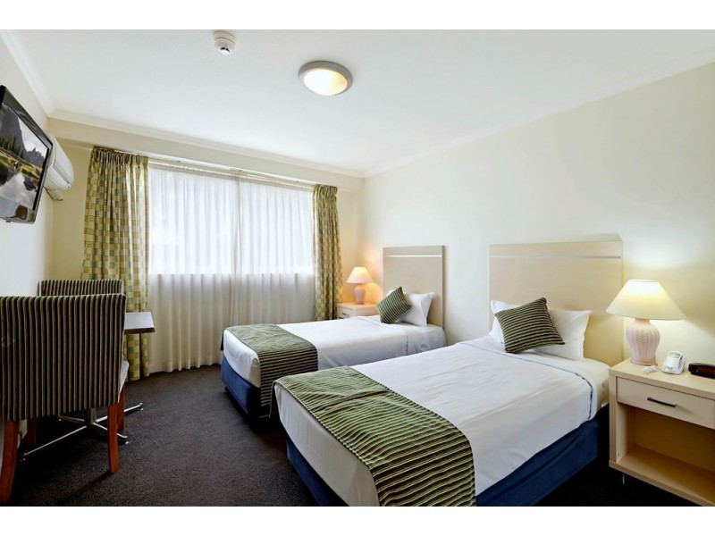 140 Ferny Avenue, Surfers Paradise QLD 4217
