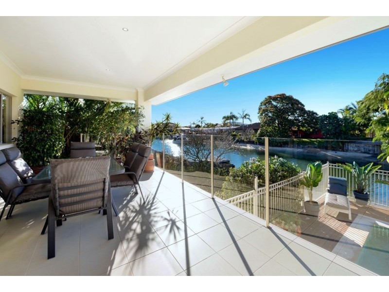 1 Cresta Court, Broadbeach Waters QLD 4218