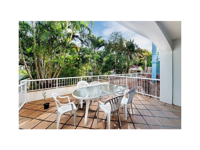 7 Purli Street, Chevron Island QLD 4217