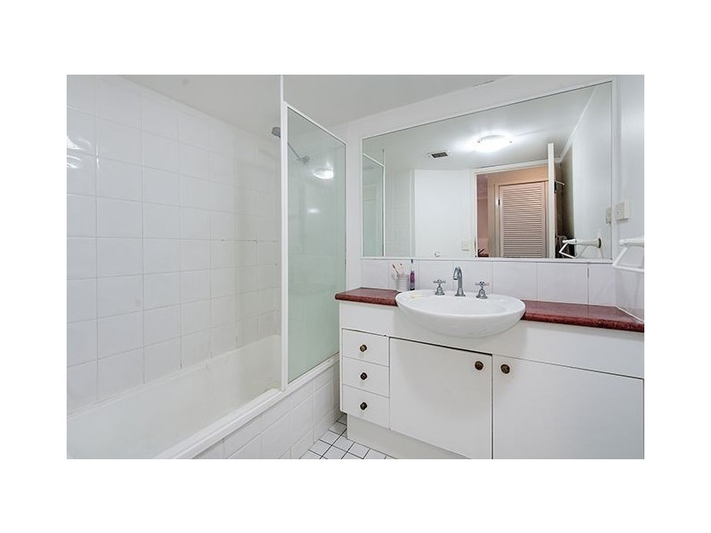 7 Purli Street, Chevron Island QLD 4217
