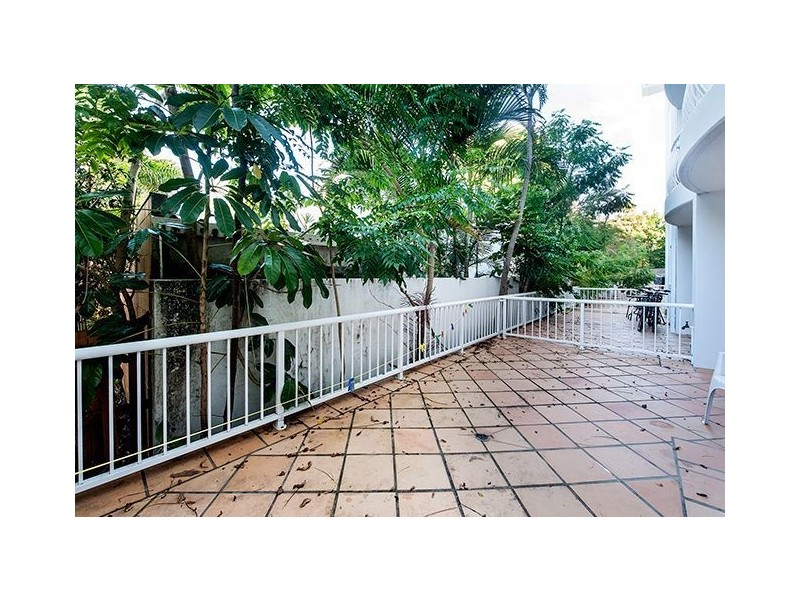 7 Purli Street, Chevron Island QLD 4217