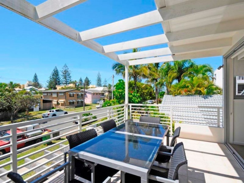 28 Ocean Street, Mermaid Beach QLD 4218
