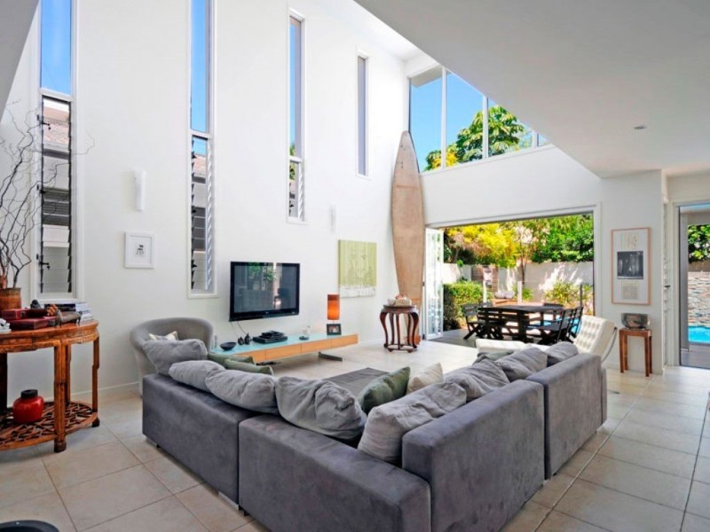 28 Ocean Street, Mermaid Beach QLD 4218