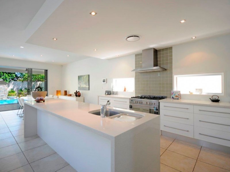 28 Ocean Street, Mermaid Beach QLD 4218