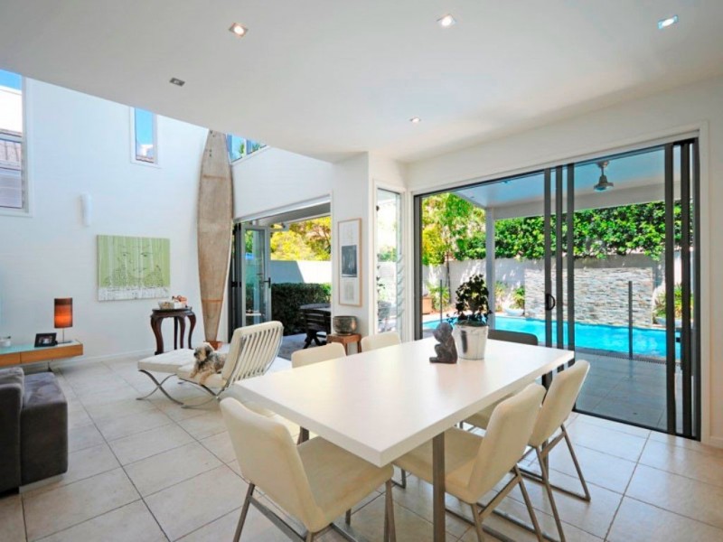 28 Ocean Street, Mermaid Beach QLD 4218