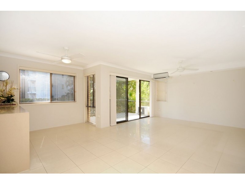 1/15 Mermaid Ave, Mermaid Beach QLD 4218
