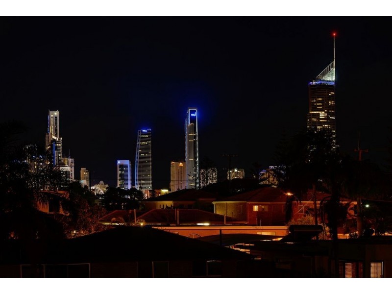 7 Bahia Court, Broadbeach Waters QLD 4218