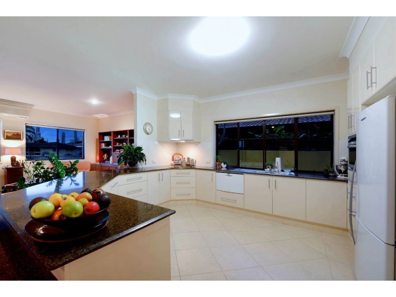 7 Bahia Court, Broadbeach Waters QLD 4218
