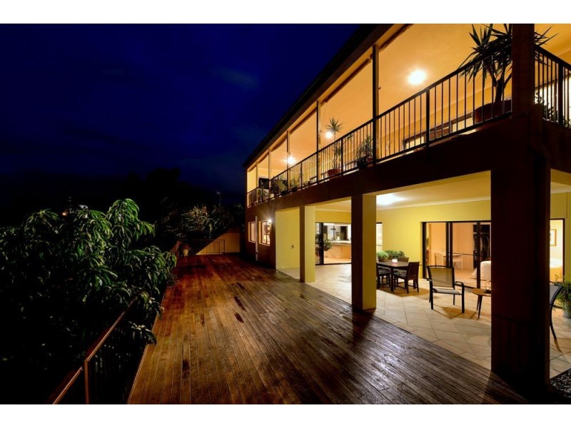 7 Bahia Court, Broadbeach Waters QLD 4218