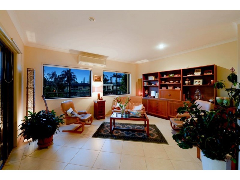 7 Bahia Court, Broadbeach Waters QLD 4218