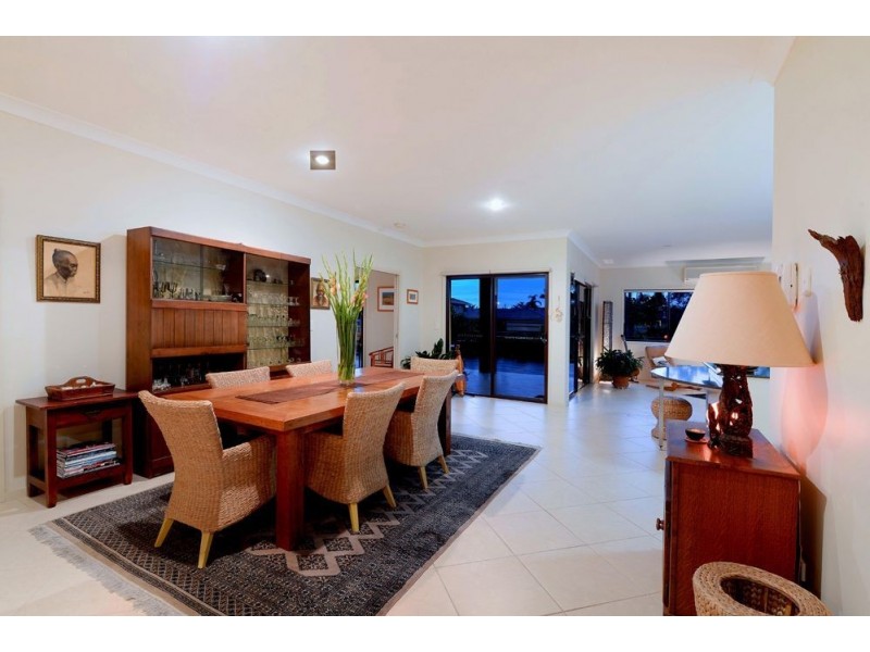 7 Bahia Court, Broadbeach Waters QLD 4218